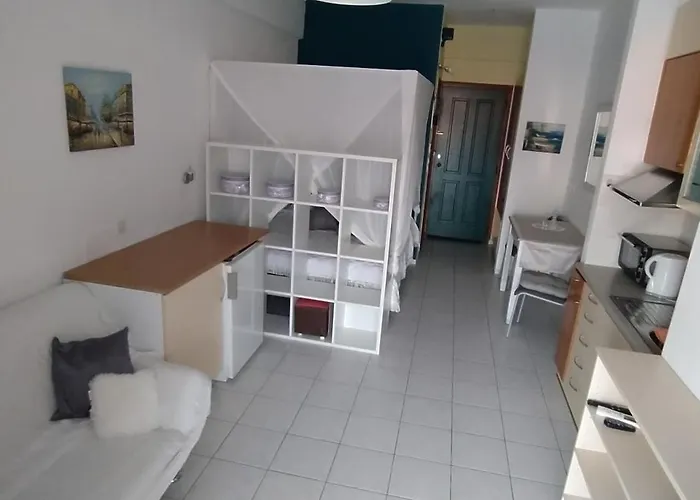 Old Town Apartment *